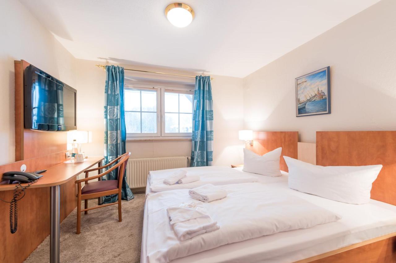 Hotel Koenigslinie Сасниц Екстериор снимка