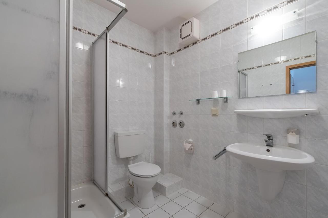 Hotel Koenigslinie Сасниц Екстериор снимка