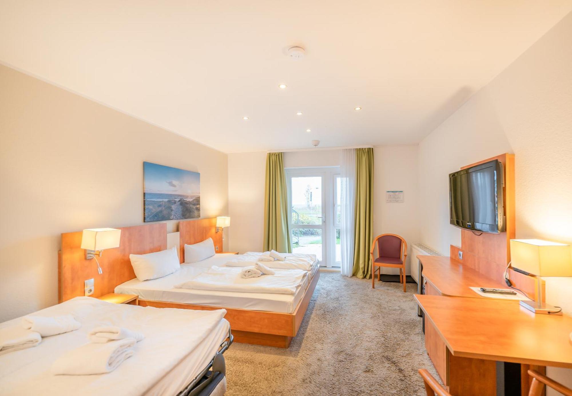 Hotel Koenigslinie Сасниц Екстериор снимка